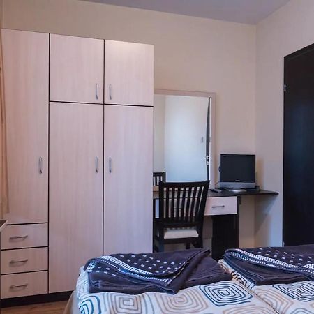 Charming, Fully-Furnished, 2-Bedroom Apartment 반스코 외부 사진