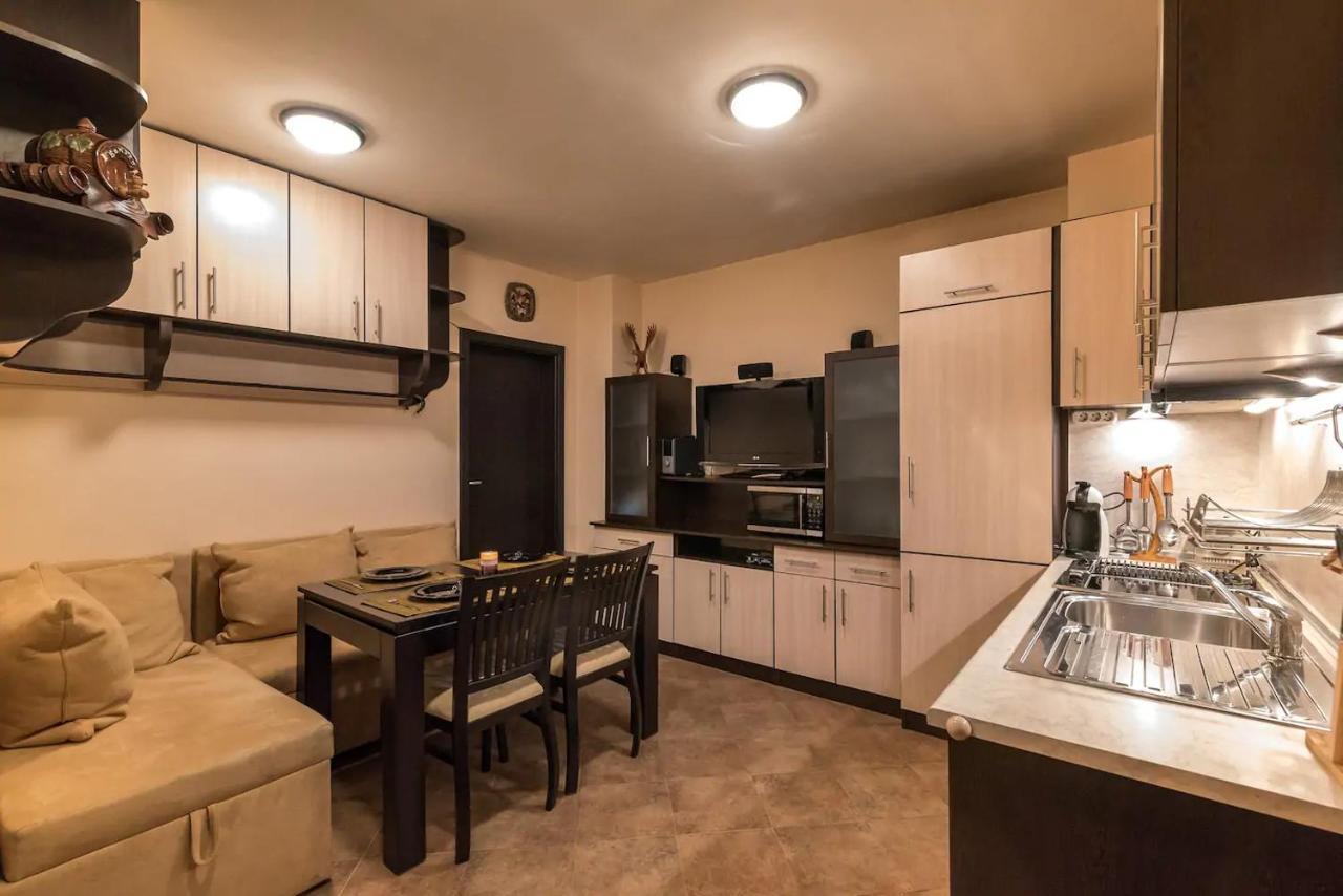 Charming, Fully-Furnished, 2-Bedroom Apartment 반스코 외부 사진