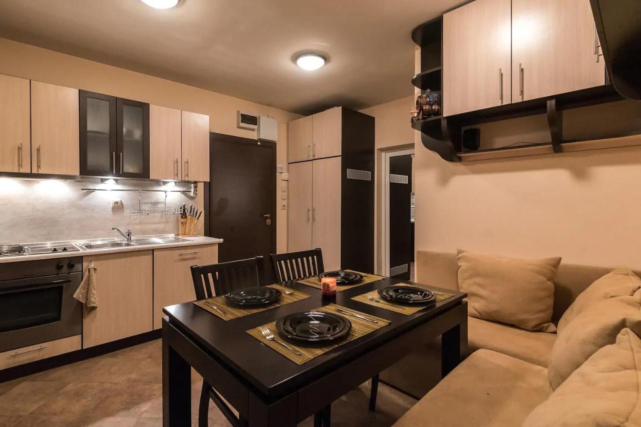 Charming, Fully-Furnished, 2-Bedroom Apartment 반스코 외부 사진