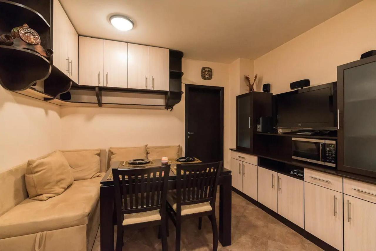 Charming, Fully-Furnished, 2-Bedroom Apartment 반스코 외부 사진