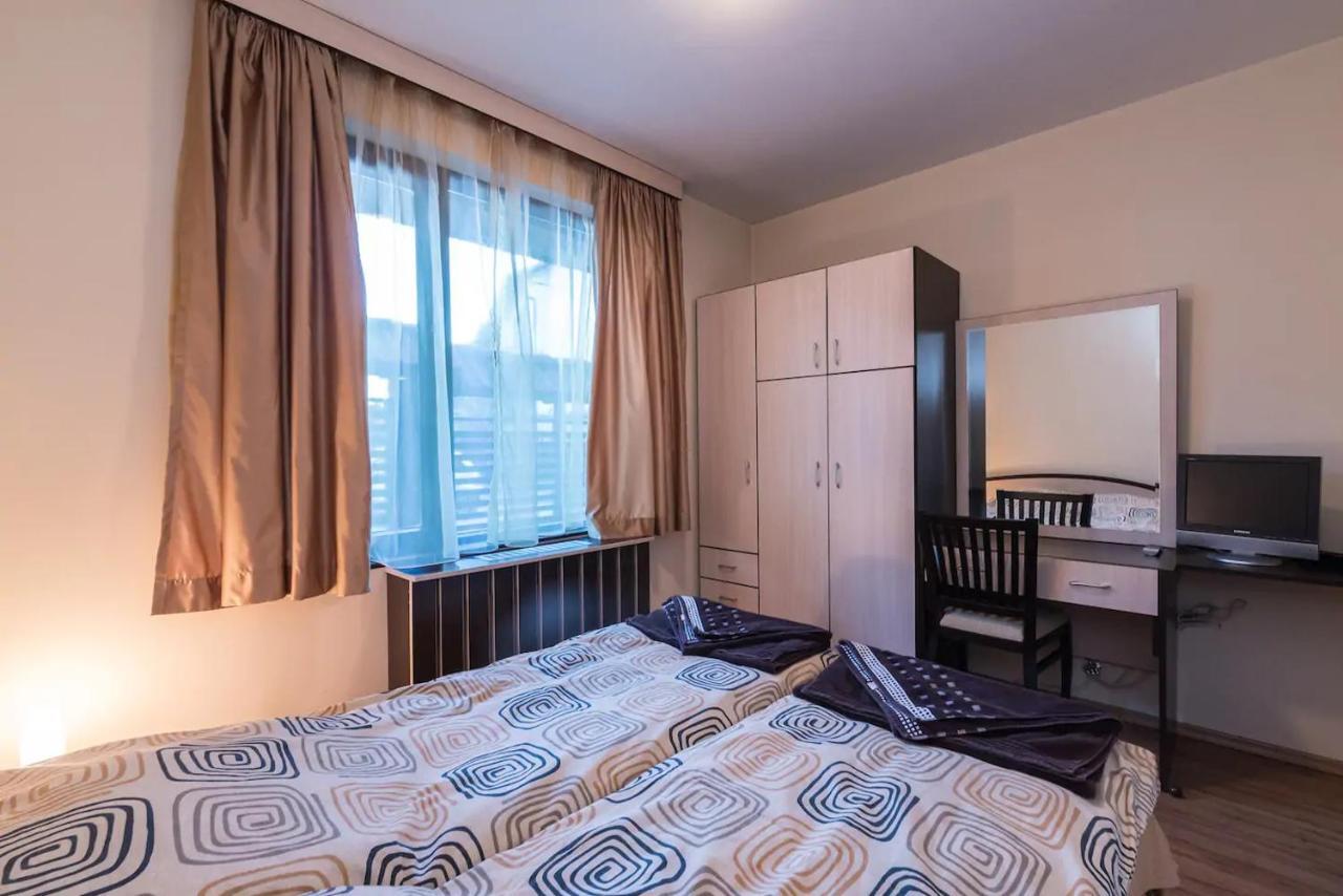 Charming, Fully-Furnished, 2-Bedroom Apartment 반스코 외부 사진